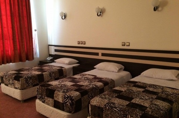 اتاق سه تخته هتل آپارتمان ایرانیکا (مهر اصل) اهواز